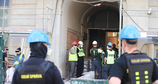 7022144 praha senovazne namesti celnici celni sprava nelegalni zamestnavani hotel stavba cukrovarnicky palac v0i