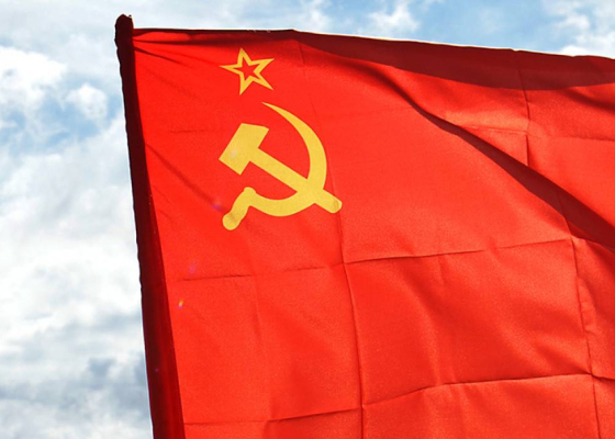 83072newsvideopic v izmaile muzhchina prishel pod voenkomat s flag157988