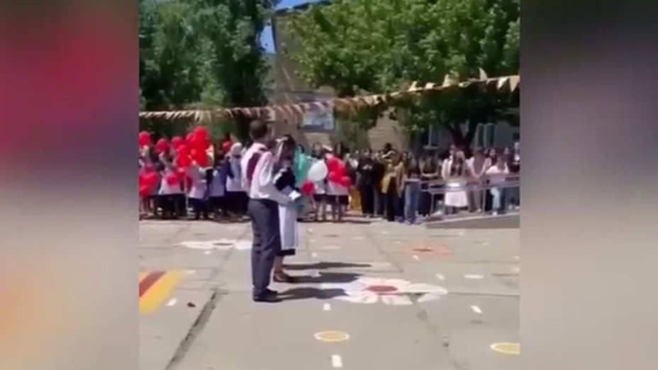 alt_школярка_путін-чорт