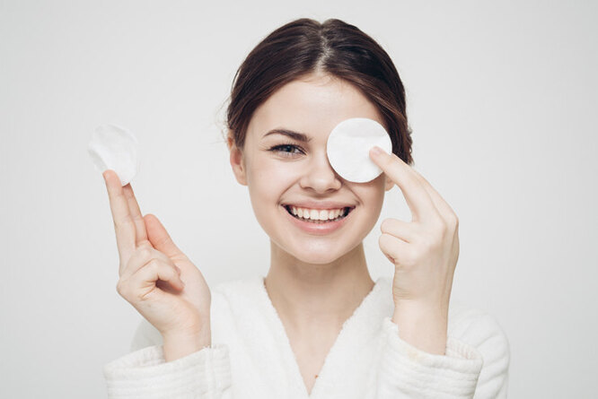 змивати макіяж