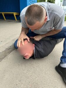 зґвалтував 