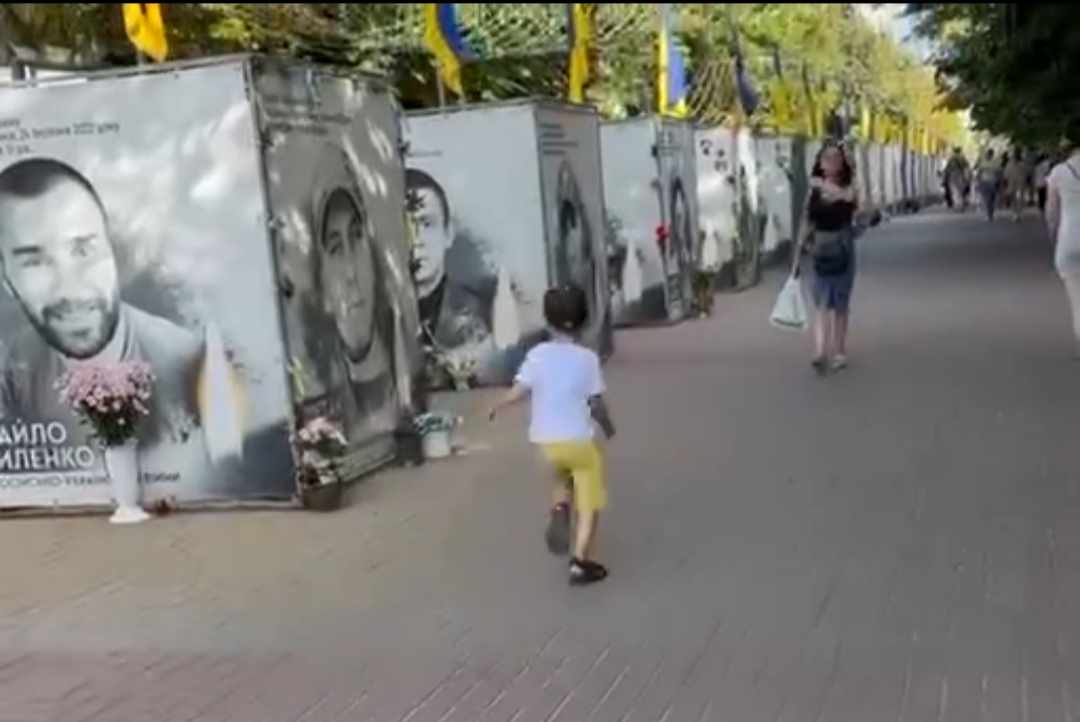 відео з хлопчиком