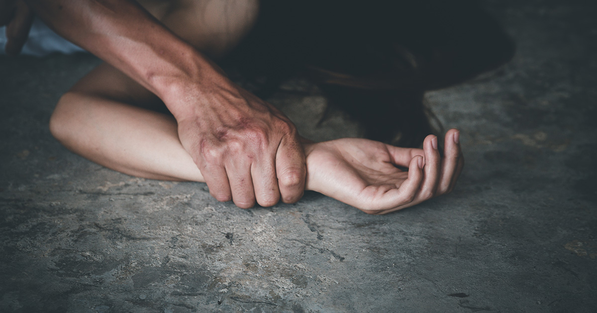 зґвалтував