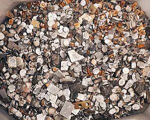 брухту срібла та золота