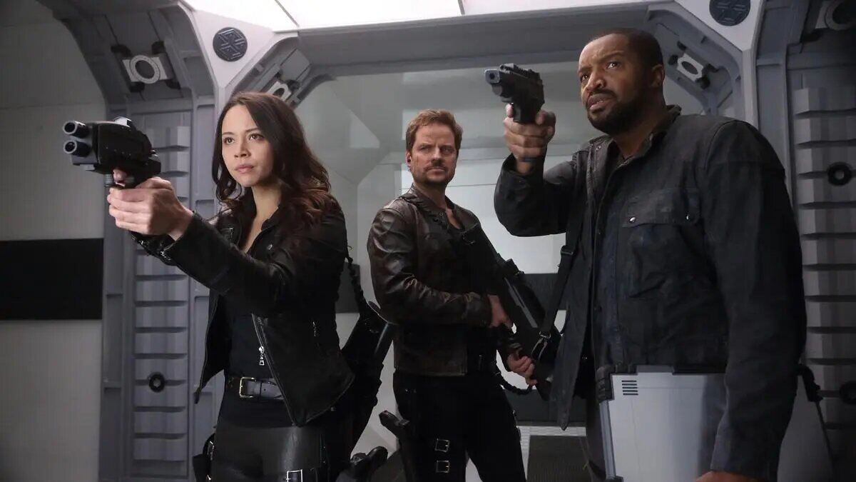 Серіал "Темна матерія"