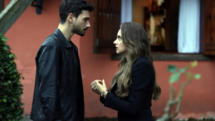 турецький серіал "Незміренне кохання"