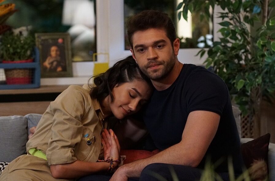 турецький серіал "Скрізь тільки ти"