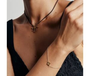 срібний браслет для жінки