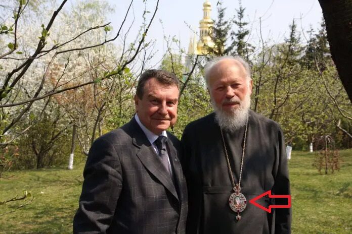 Патріарх Кирил у вкраденій панагії