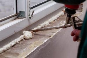 монтажна піна в балоні