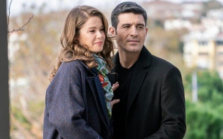 турецький серіал Дівчина за склом